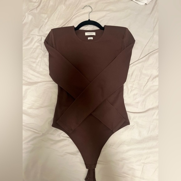 Babaton CONTOUR SHOULDER PAD LONGSLEEVE size small Aritzia dark brown - Picture 2 of 5